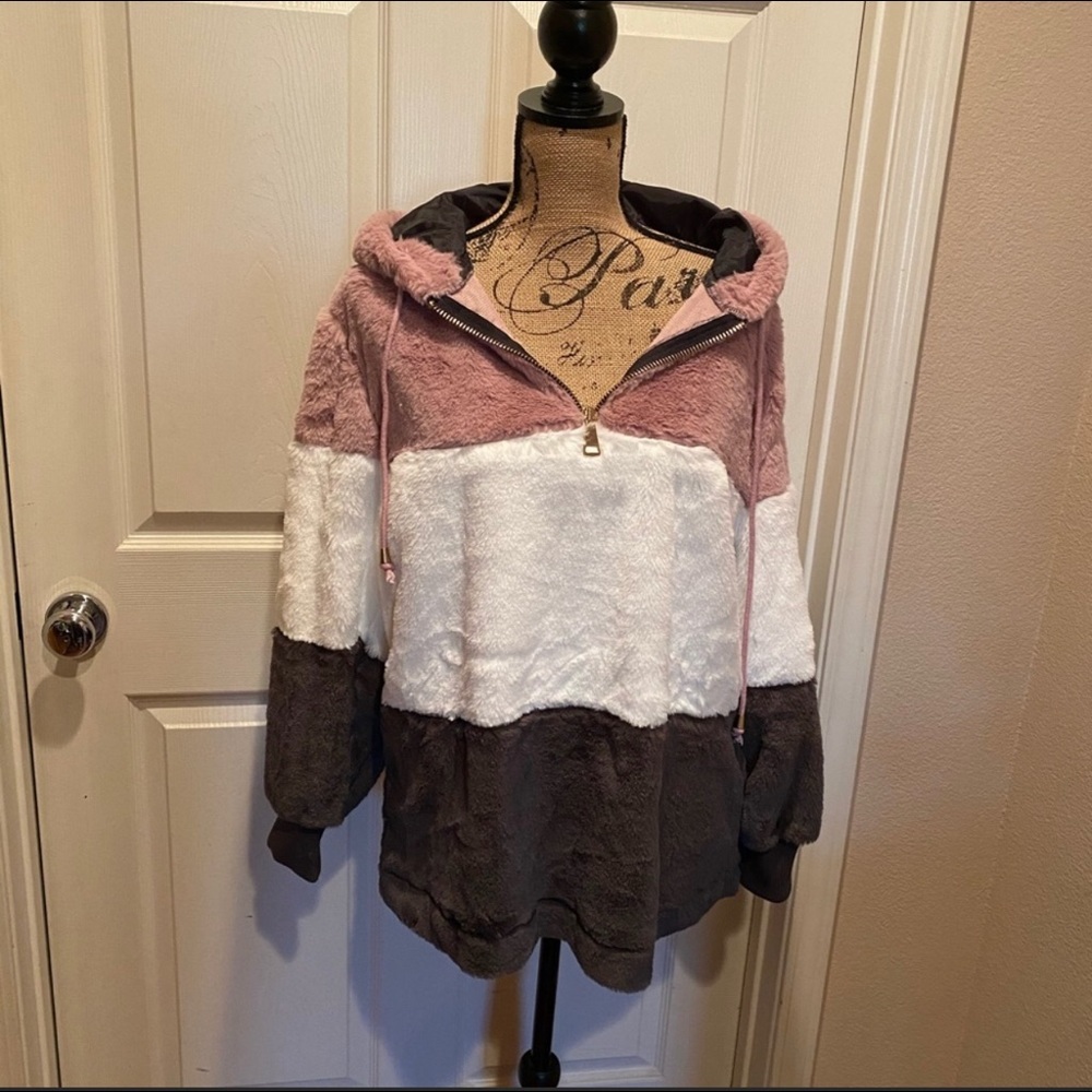 Long sleeve color block jacket with pullover hood.